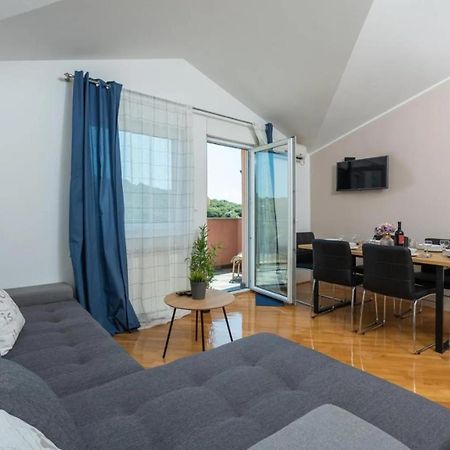Apartment Near The Center/Beach Pula Exteriör bild